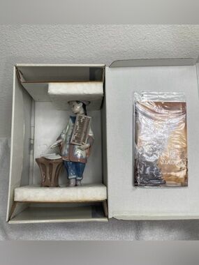 NWT New Lladro #6177 Asian Scholar Boy Ceramic 2002 Retired Luxury Contemporary